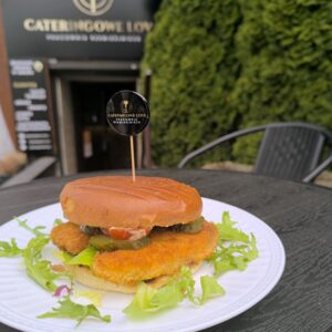 Burger domowy z panierowanym kurczakiem